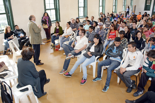 Gómez y jóvenes CECAP