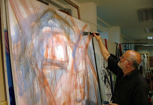 Javier Alonso pintando